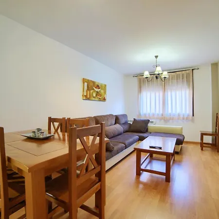 With 2 Bedrooms In With Wifi Apartmán *