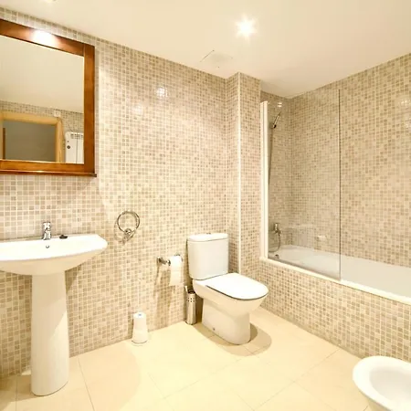 With 2 Bedrooms In With Wifi *
