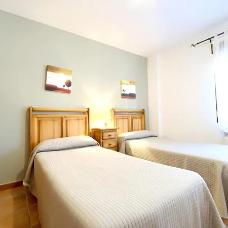 With 2 Bedrooms In With Wifi Apartmán